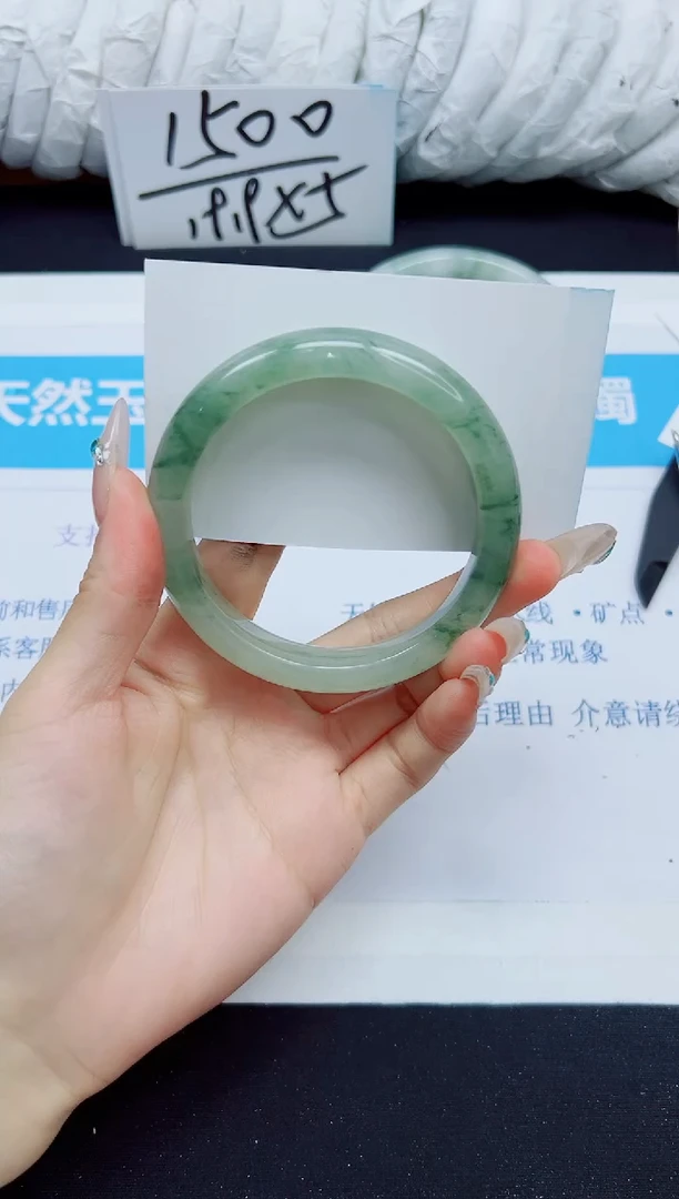 石英质玉手镯未镶嵌84/58