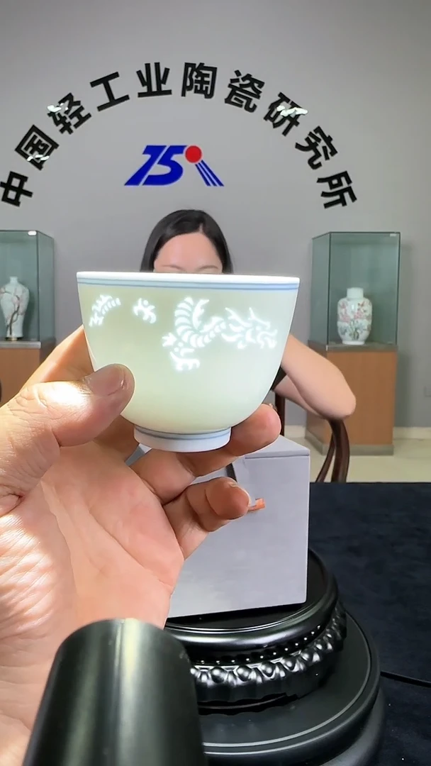 杯甄选-青花玲珑龙纹主人杯