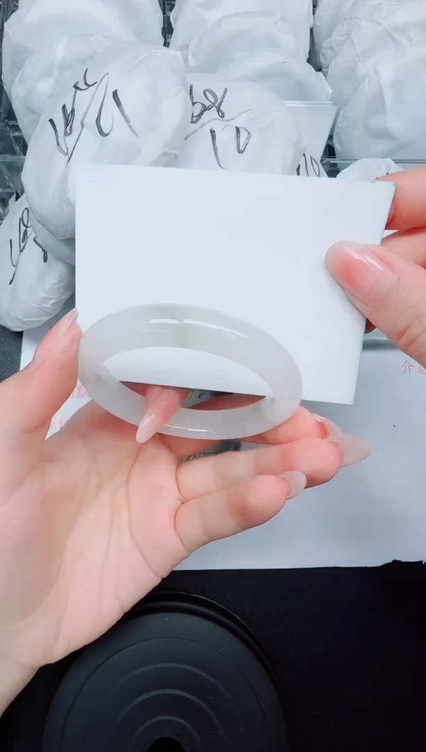 石英质玉手镯未镶嵌133/52.3