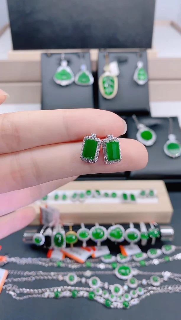 银S925镶嵌翡翠耳饰天然翡翠