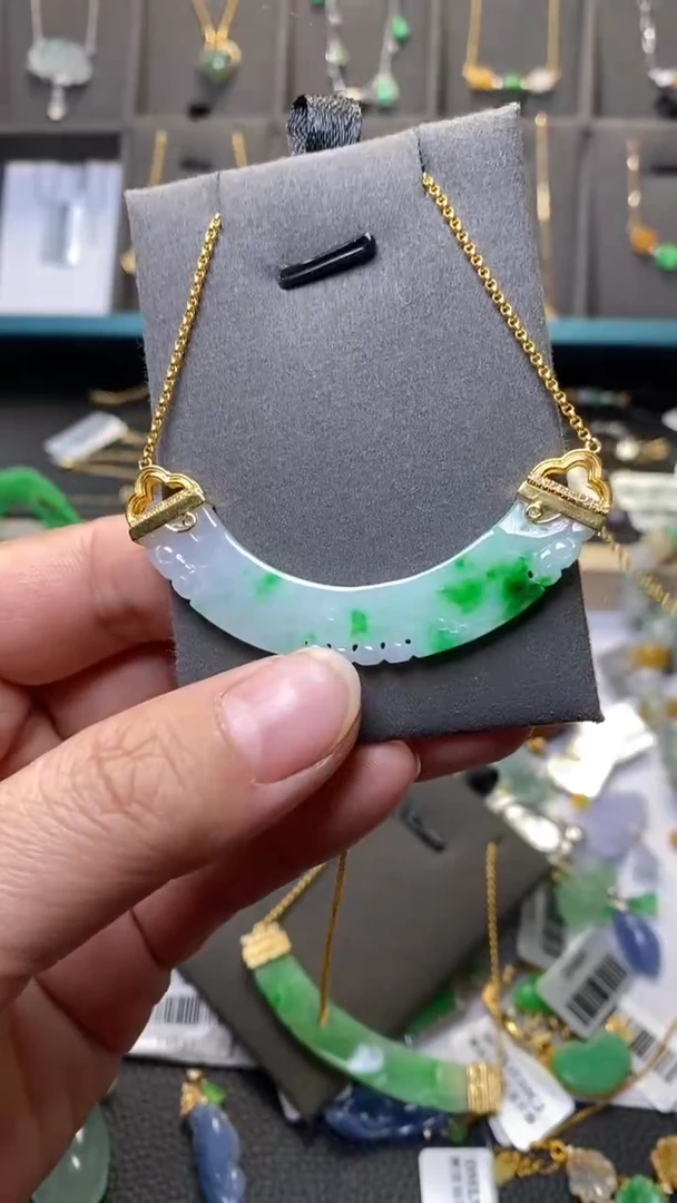 颈饰18K金镶嵌翡翠39275