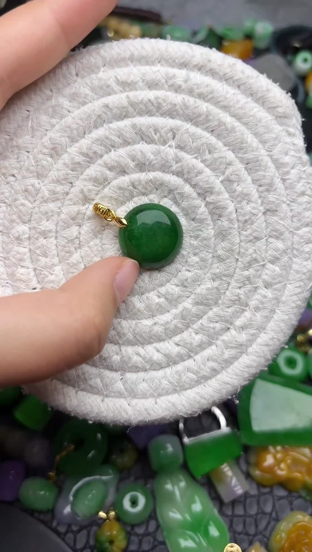 颈饰未镶嵌翡翠缅甸翡翠吊坠