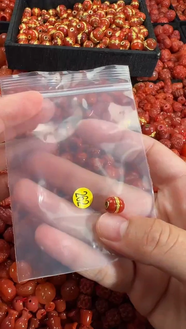 南红玛瑙未镶嵌颈饰1