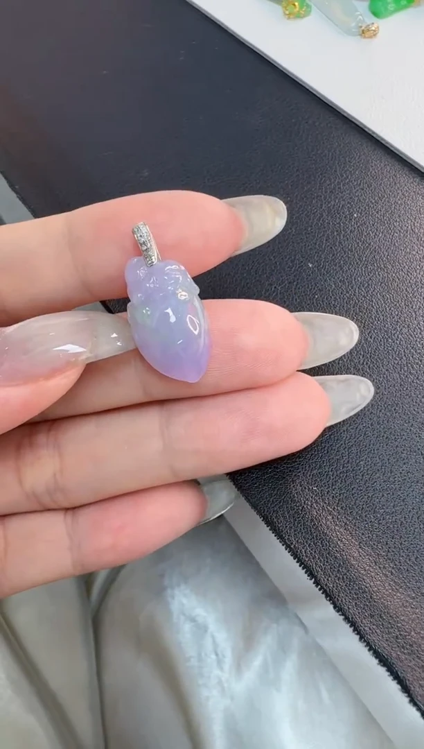 颈饰18K金镶嵌翡翠缅甸A货翡翠