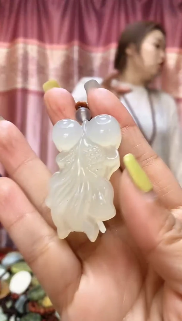 未镶嵌岫玉吊坠