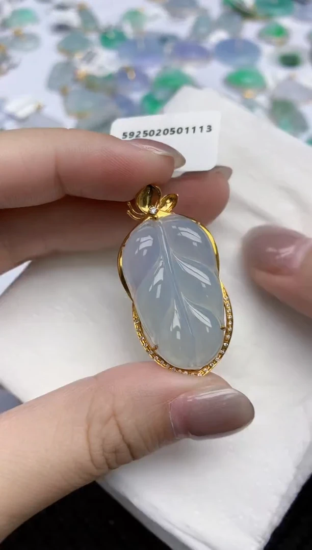 【闪购商品】翡翠颈饰18K金镶嵌天然翡翠A货