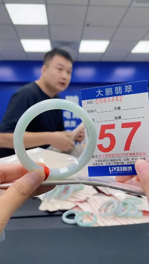 翡翠手镯未镶嵌AAAAAAAA