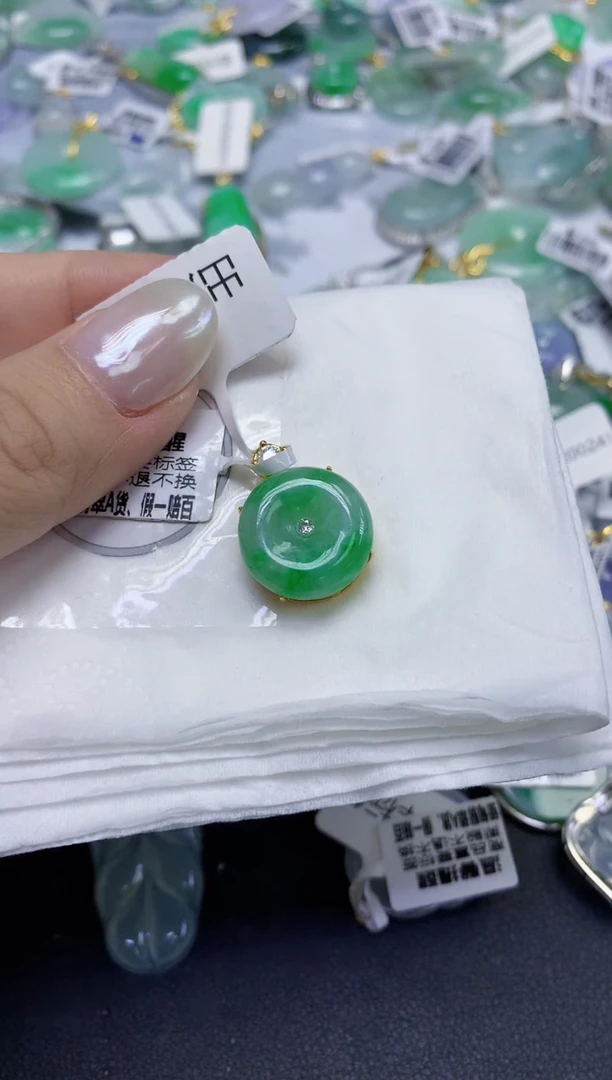 颈饰未镶嵌翡翠天然缅甸翡翠A货百元以上9元证书费自理