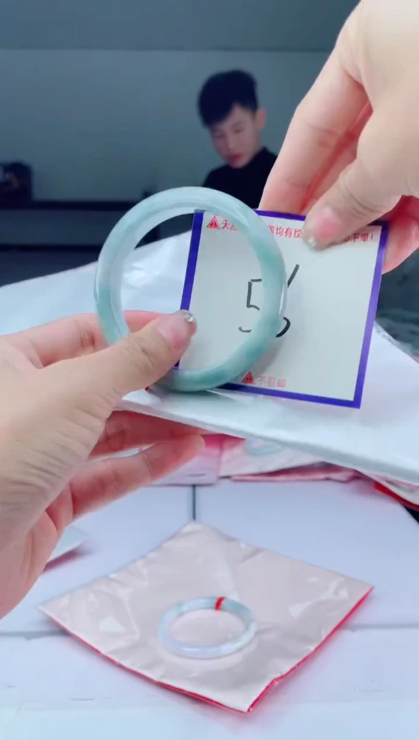 未镶嵌手镯翡翠我