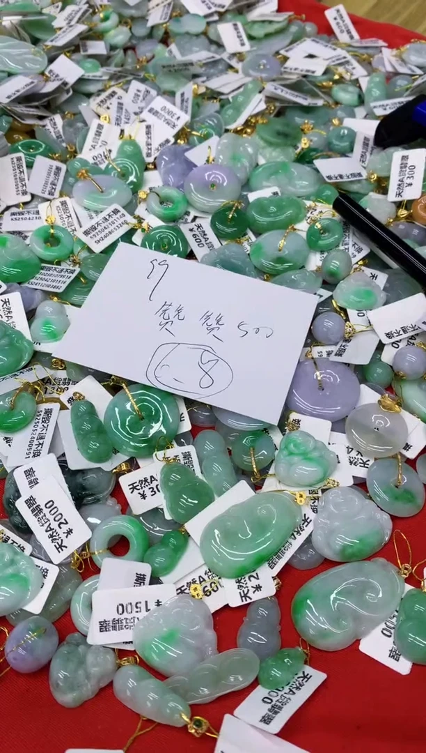 翡翠18K金镶嵌颈饰翡翠