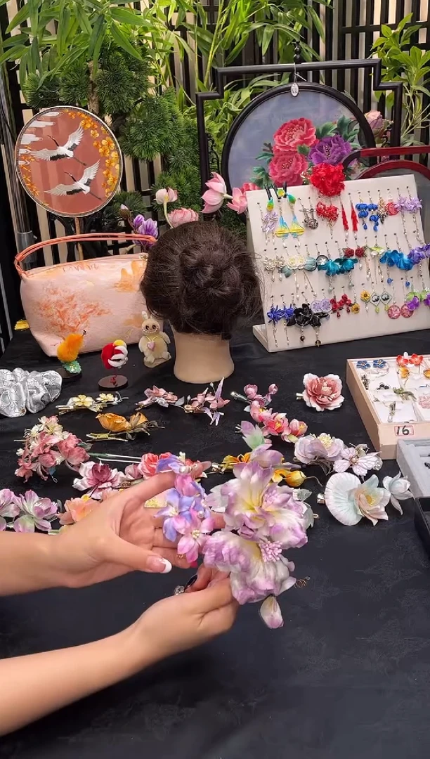 织绣不***I非遗手工苏绣饰品