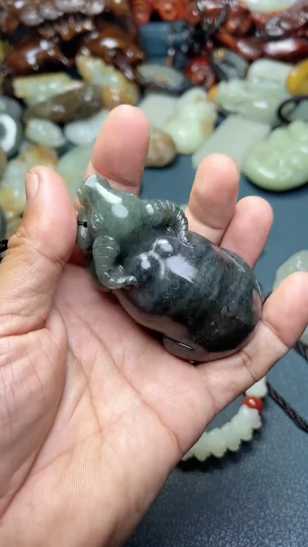 和田玉未镶嵌把件-