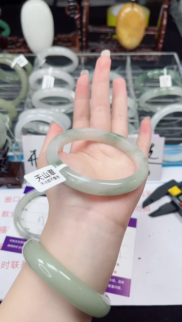 未镶嵌手镯石英质玉147-59/60