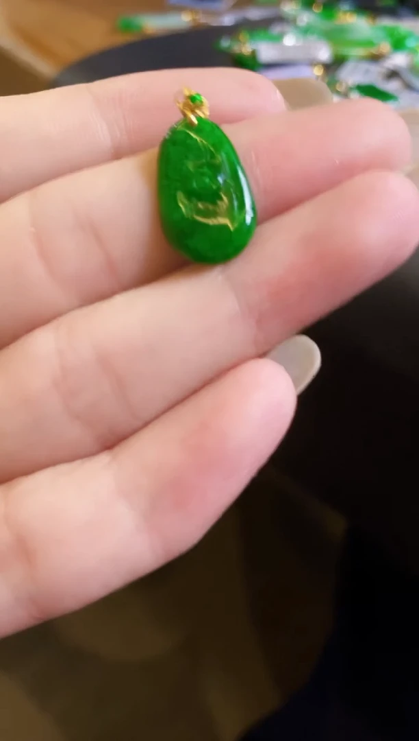 【闪购商品】定制翡翠18K金镶嵌吊坠