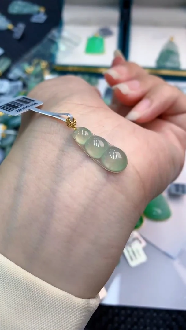 【闪购商品】翡翠颈饰18K金镶嵌            8