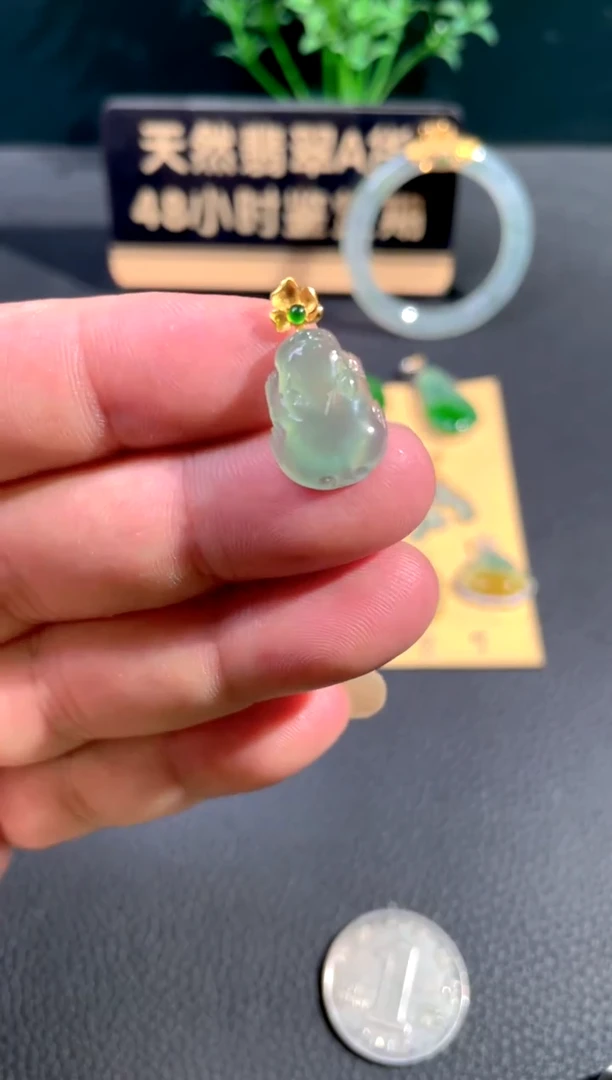 颈饰18K金镶嵌翡翠翡翠