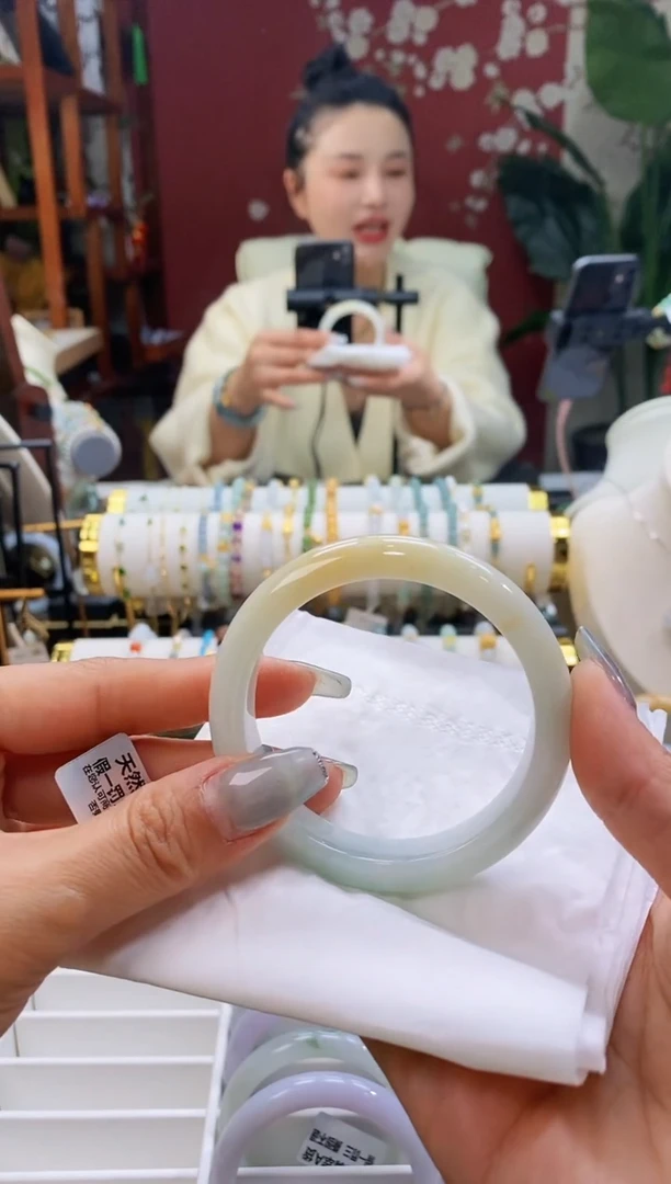 【闪购商品】翡翠手镯未镶嵌92圈口5354/11.5*7.5