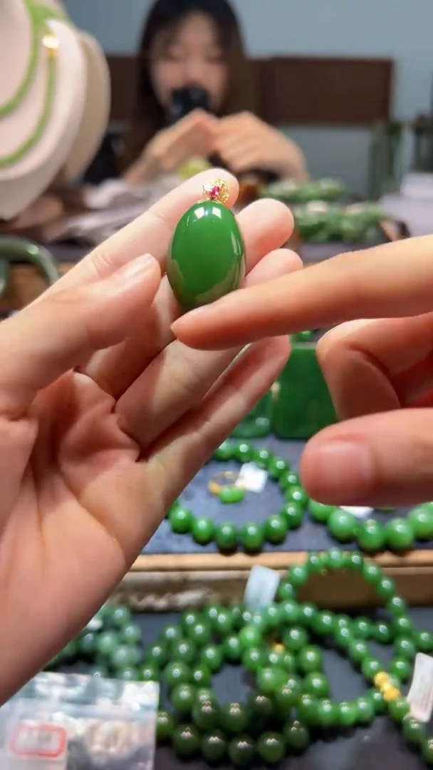 和田玉（碧玉）18K金镶嵌颈饰1
