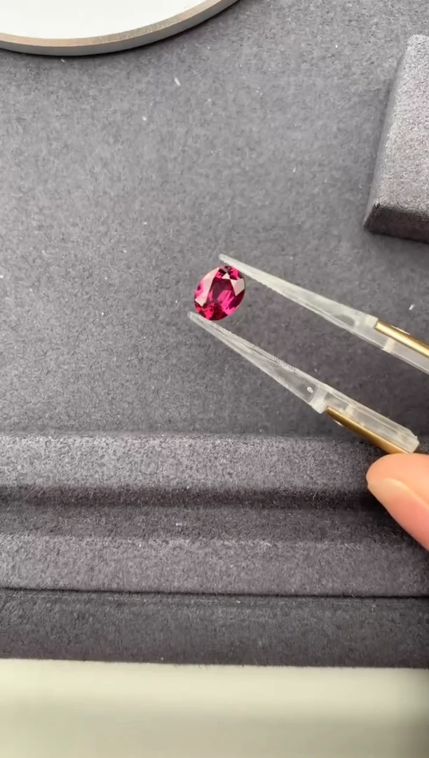 未镶嵌珠宝半成品石榴石1.5ct镁铝榴石   定制   GH