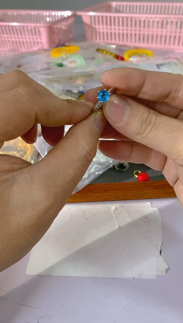 【闪购商品】水晶颈饰银S925镶嵌882红宝，蓝宝，多样性发一件赠链