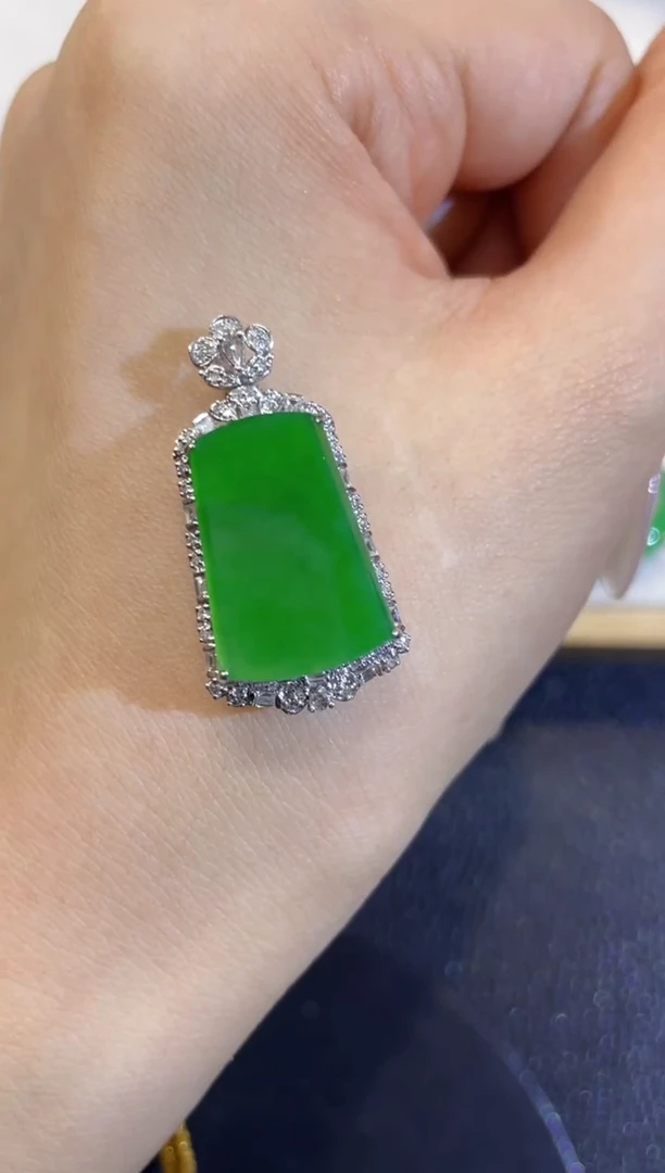 吊坠(不含链)18K金镶嵌翡翠团购9