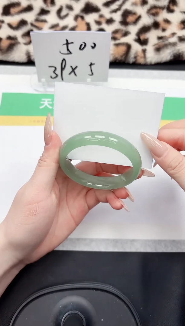 【闪购商品】石英质玉手镯未镶嵌13-56.3