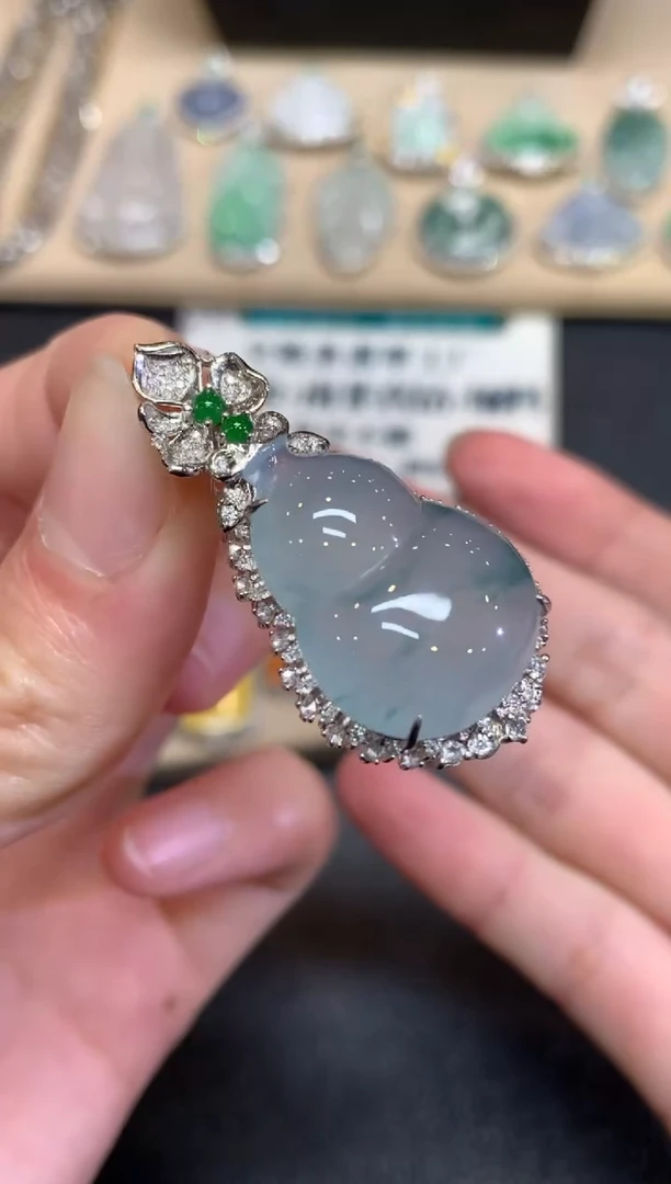【闪购商品】翡翠颈饰18K金镶嵌葫芦【无服务费】