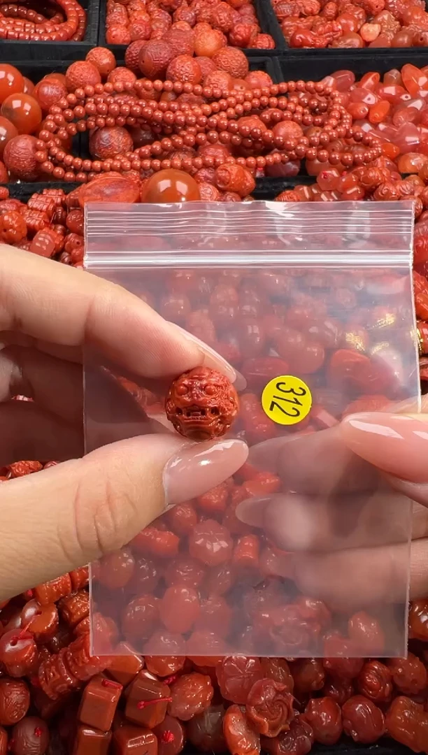 南红玛瑙未镶嵌颈饰1