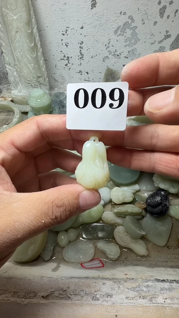 颈饰未镶嵌和田玉白菜