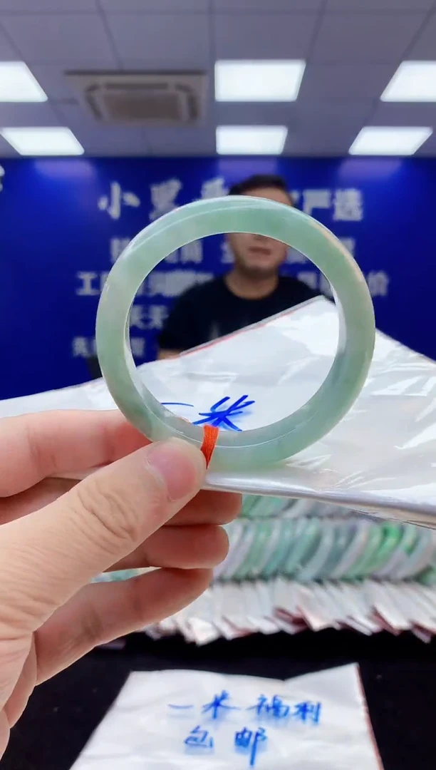 翡翠手镯未镶嵌1天然翡翠默认有瑕完美主义者勿拍