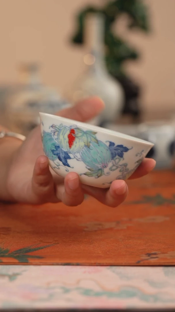 望玉斗彩西瓜卧足杯
