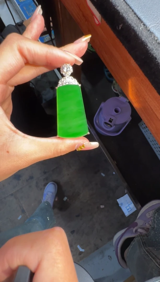 未镶嵌定制翡翠翡翠A货有轻微色差属于正常现象，无事牌1