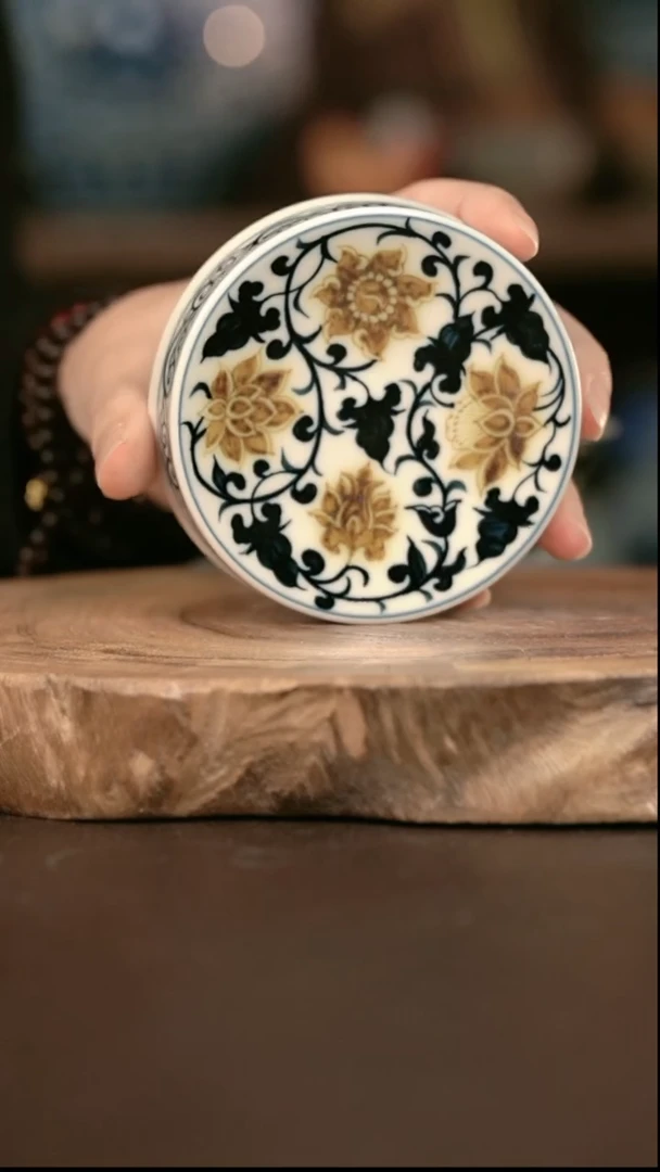 手绘 高温现代瓷  气窑 缠枝莲  盖置9cm