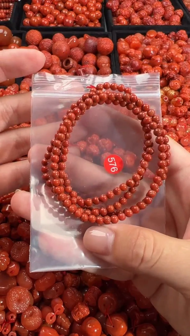 南红玛瑙未镶嵌颈饰1