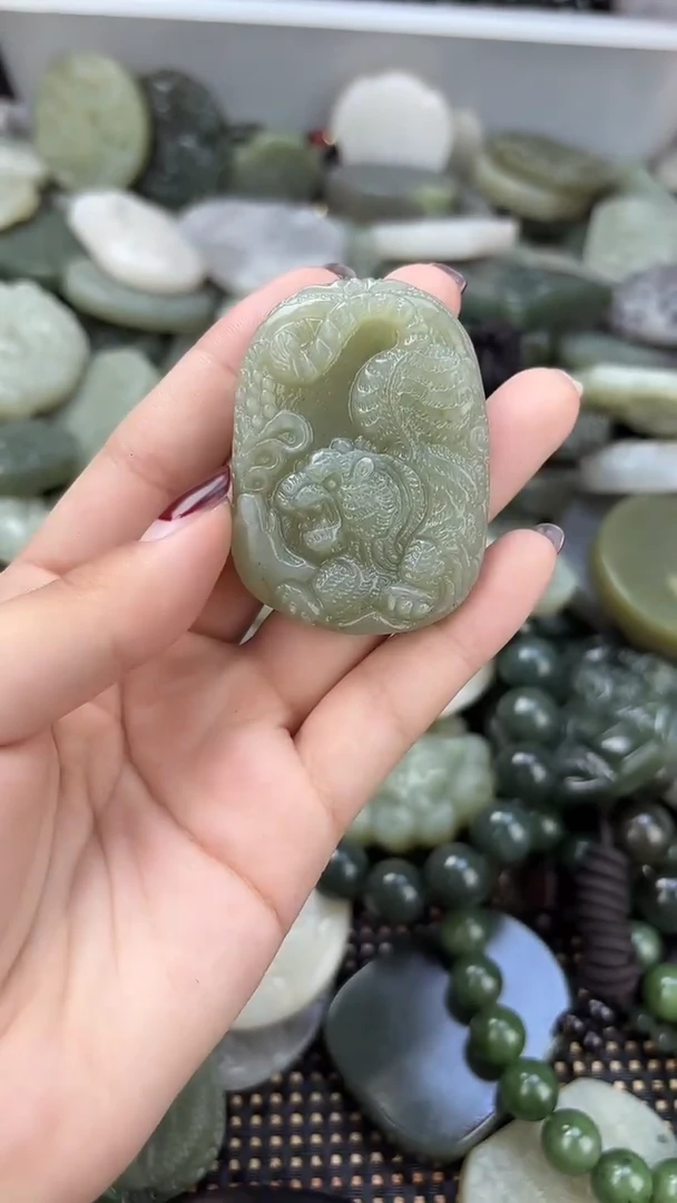 颈饰未镶嵌和田玉1