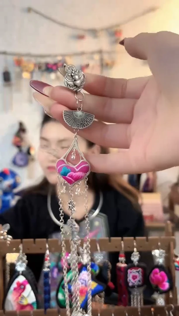 织绣彩云南阁非遗老绣饰品122