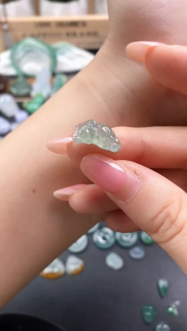 颈饰未镶嵌翡翠貔貅