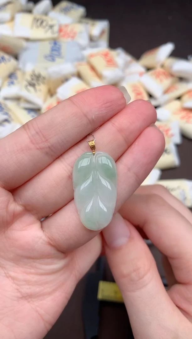 18K金镶嵌挂件翡翠1