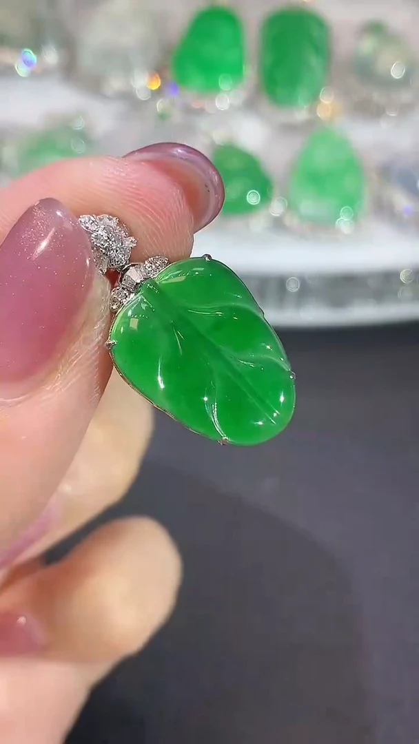 翡翠18K金镶嵌吊坠(不含链)A104