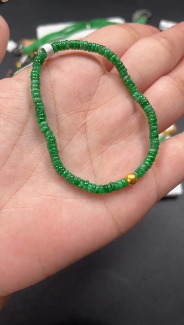 翡翠足金镶嵌套链一条   P608