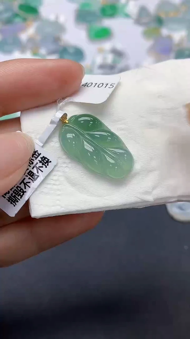 翡翠18K金镶嵌颈饰天然缅甸a货翡翠
