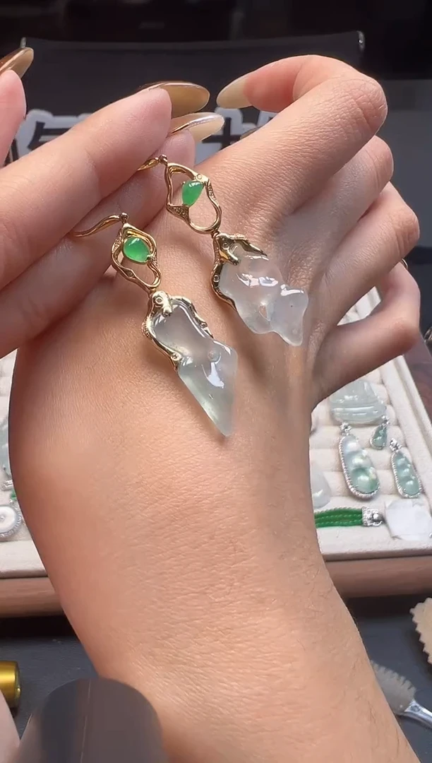 18K金镶嵌翡翠耳饰缅甸珠宝严选