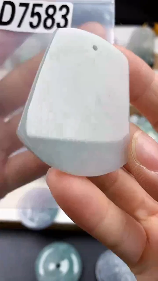 颈饰未镶嵌翡翠天然翡翠吊坠挂件