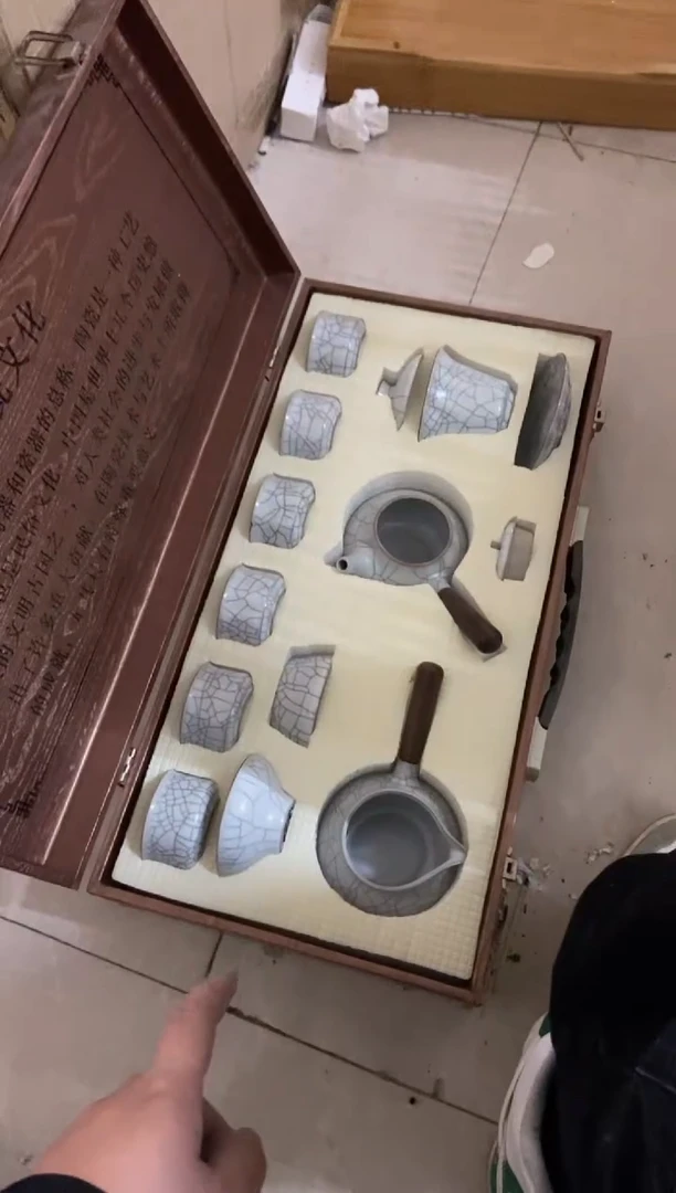 无运费险不带礼盒略有瑕疵有点脏介意勿拍