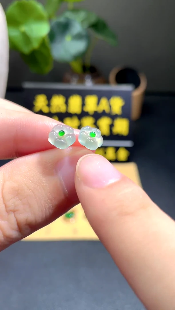 颈饰18K金镶嵌翡翠翡翠A货