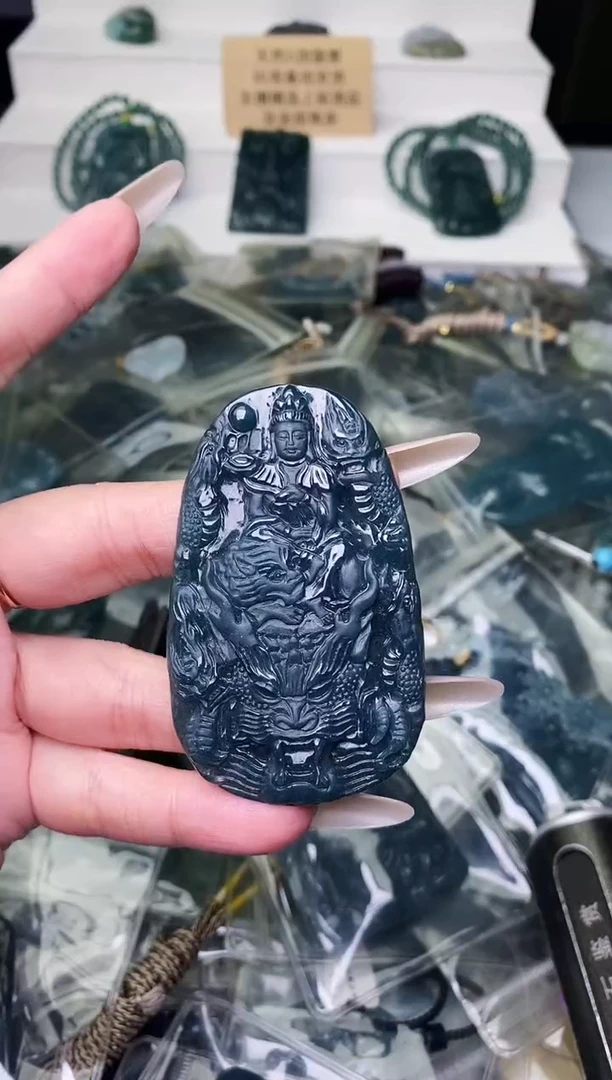 颈饰未镶嵌翡翠