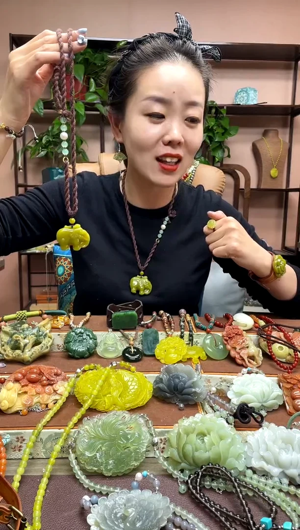 未镶嵌岫玉吊坠多样性发货发其中之一