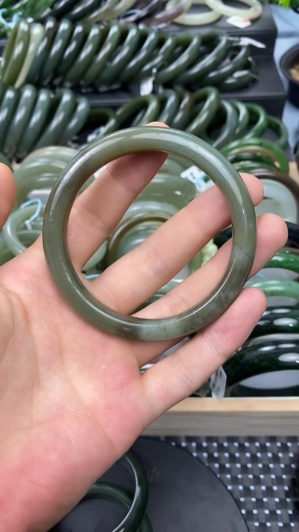 未镶嵌手镯和田玉60