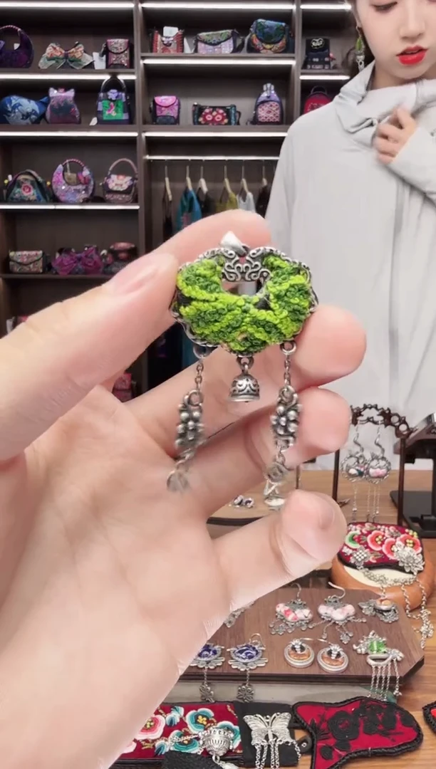 织绣59蒙阿苏苗绣传承店