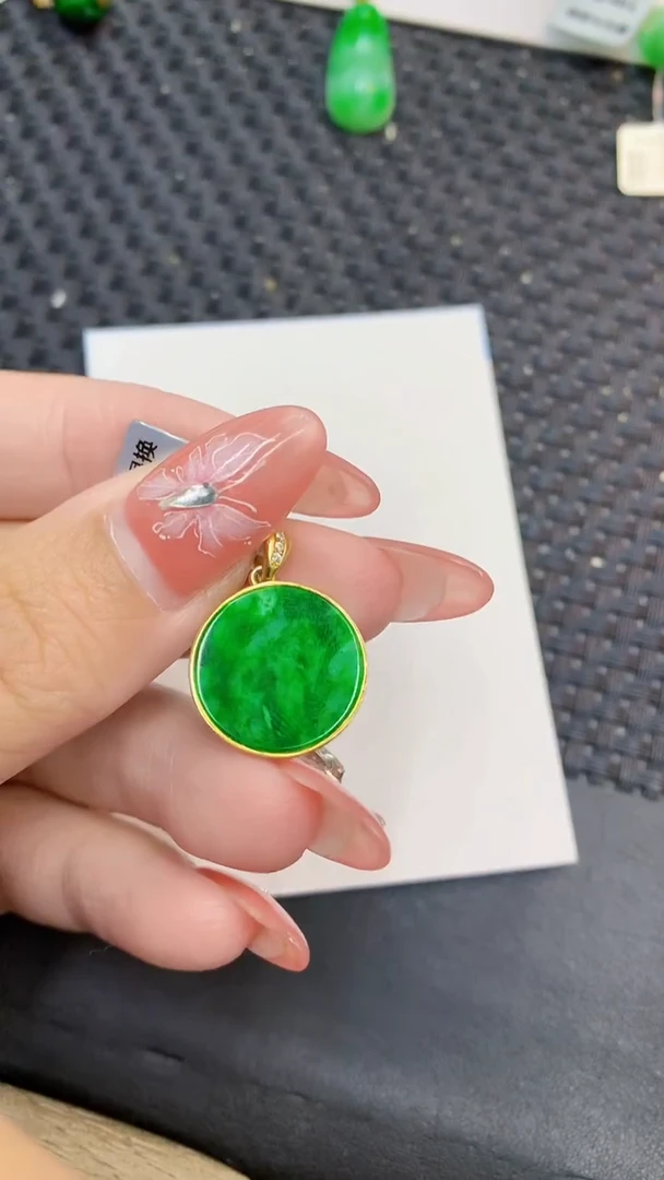 颈饰未镶嵌翡翠1